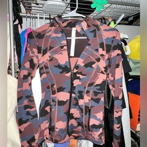 Lululemon define jacket LUON. Heritage 365 Camo Smoky Red Night Sea multi.